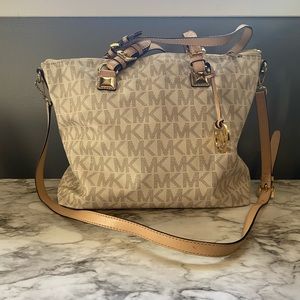 Michael Kors Jet Set Monogram Vanilla Tote
